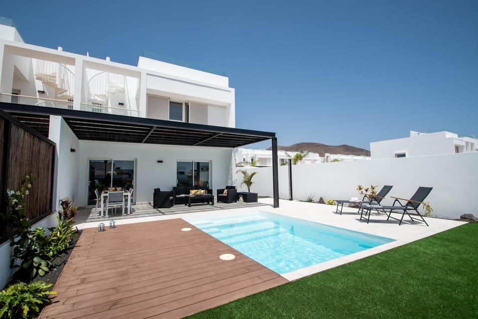 Serena Villa 38 - Heated pool, Sea Views, AC, High Speed Internet Villa in Playa Blanca