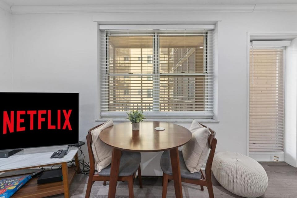TV and multimedia, Living room, Seating area, Dining area, Evening entertainment