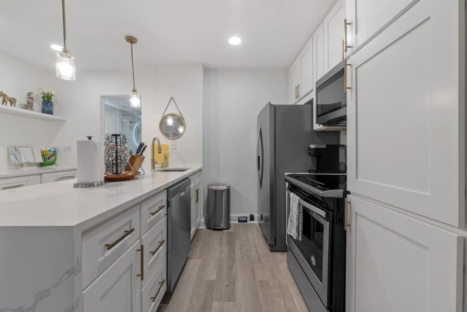 Kitchen or kitchenette, dishwasher, minibar, oven, stove, toaster