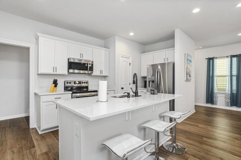 Kitchen or kitchenette, dishwasher, oven, stove