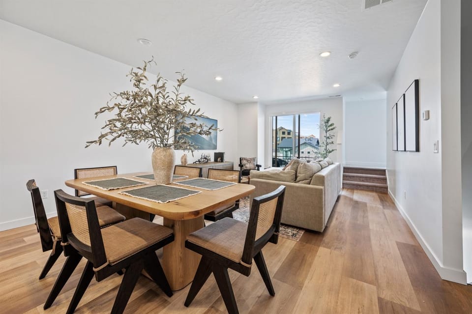 Living room, Dining area