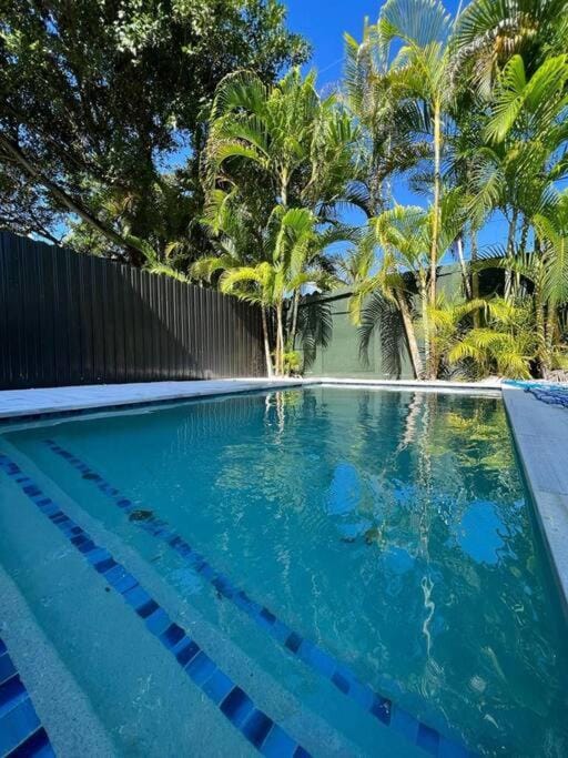 Paraiso House Pool 10 Ppl 6 mins Coconut Grove House in Coconut Grove