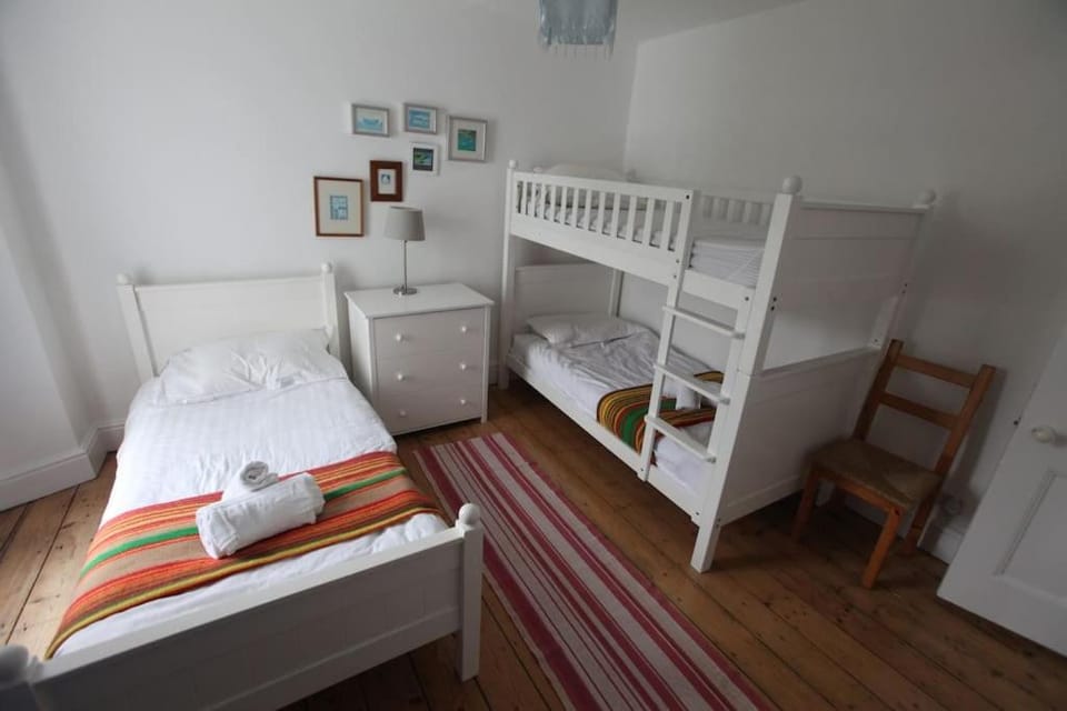 Bed, Bedroom, bunk bed