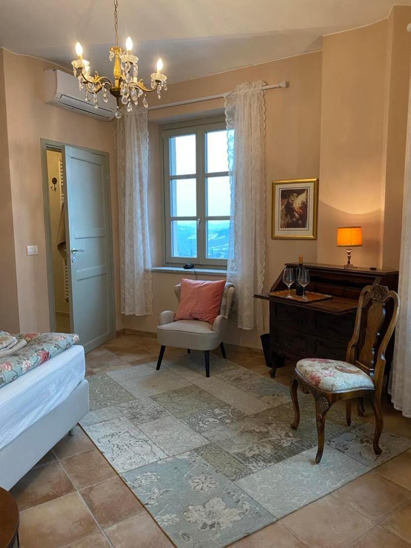 Bed, View (from property/room), Balcony/Terrace, Photo of the whole room, Seating area