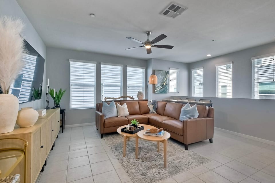 Blocks To Beach - Coastal Beach Decor - Garage Parking - Gated Community - 30 Day Fully Furnished House in Oceanside