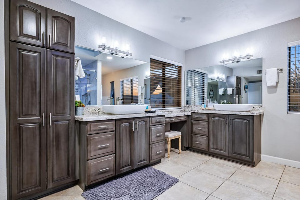 Lakeside Entertainment Oasis With Heated Pool and Spa House in Lake Havasu City