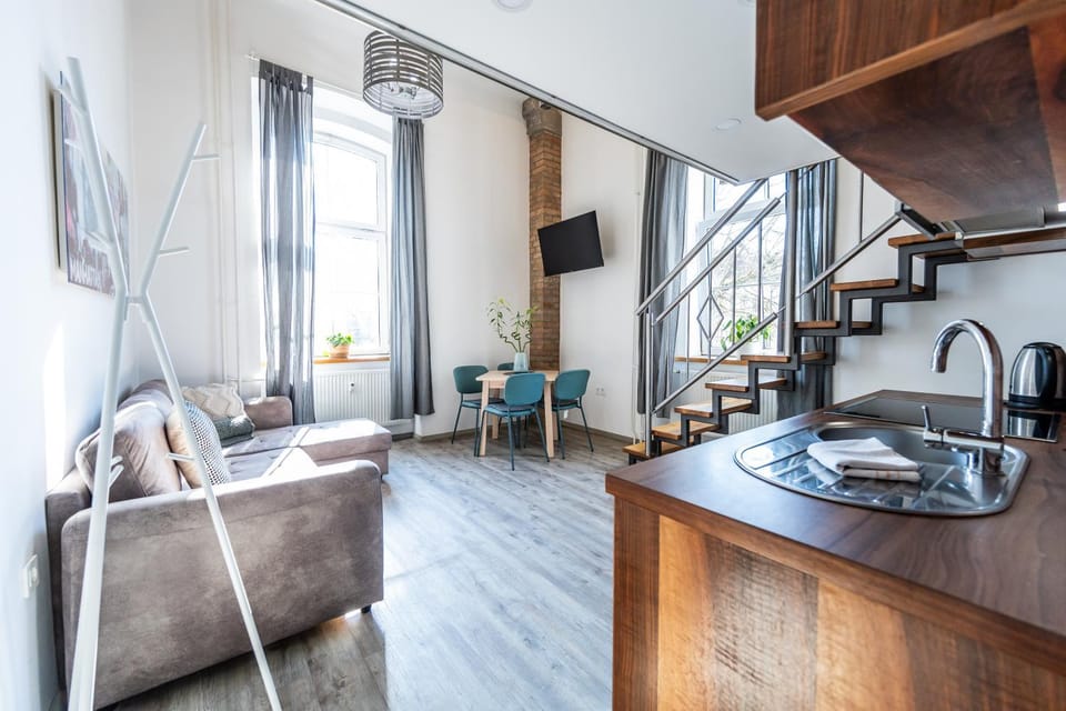 TV and multimedia, Kitchen or kitchenette, Living room, Seating area, Dining area