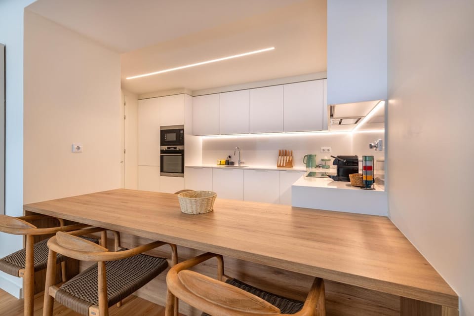 Kitchen or kitchenette, Dining area, stove