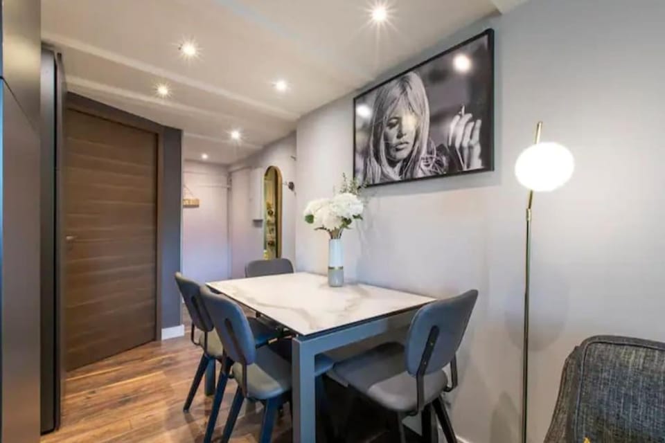 Living room, Seating area, Dining area