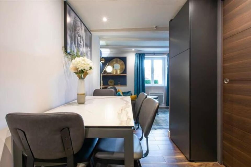 TV and multimedia, Living room, Dining area, wardrobe