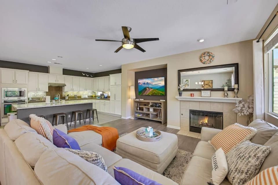 Serene Private Pool - Jacuzzi - BBQ - Gated Community House in Indio