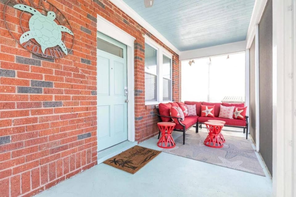 Cozy Entire Home The Breakfast Club House 3BR 2 BA House in Tybee Island