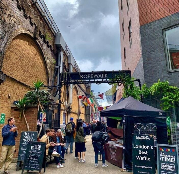 People, Food and drinks, Food, City view