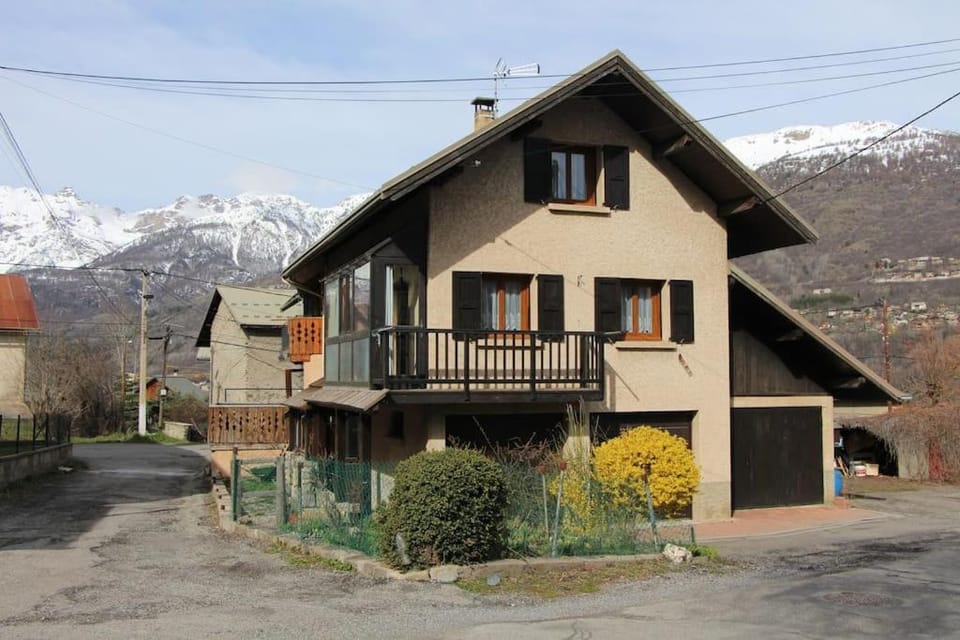 Property building, Natural landscape, Mountain view