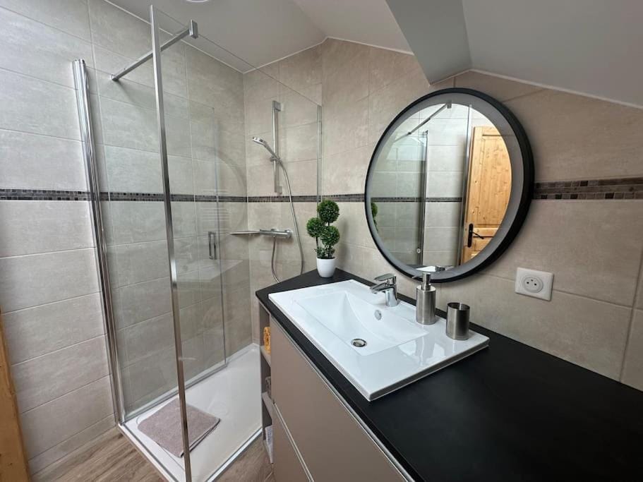 Shower, Bathroom, towels