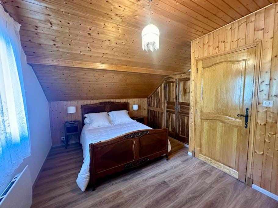 Bed, Photo of the whole room, Bedroom, wardrobe