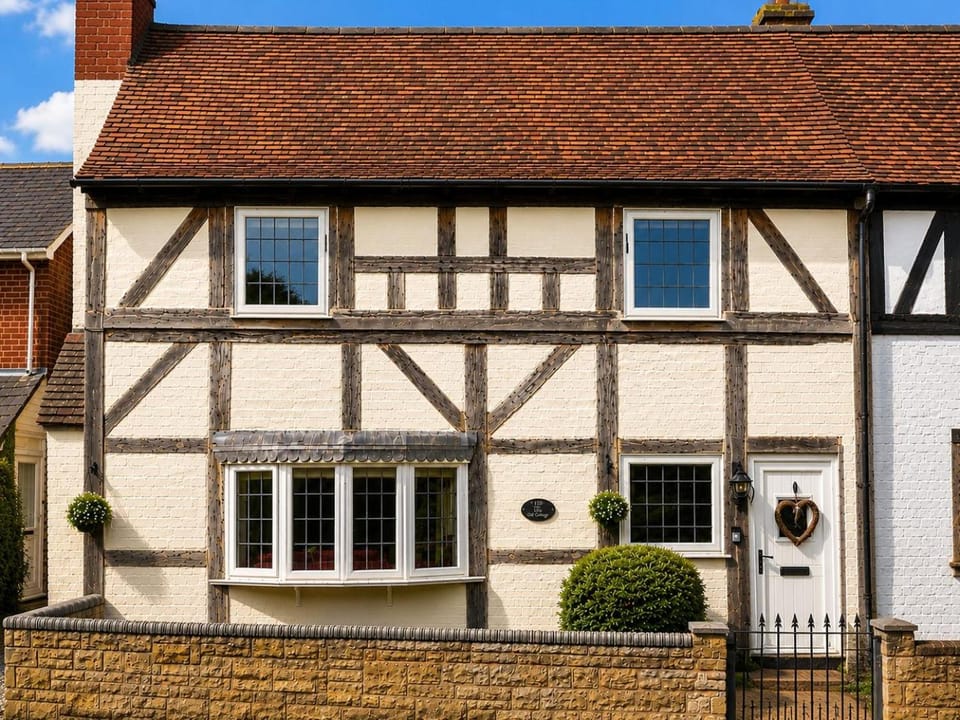Lilac Cottage -Sleeps 6 -HOT TUB House in Wychavon District