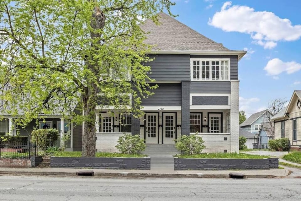 2 Units Combined - Historic 5BR - 2 Living - 2 Kitchens House in Indianapolis