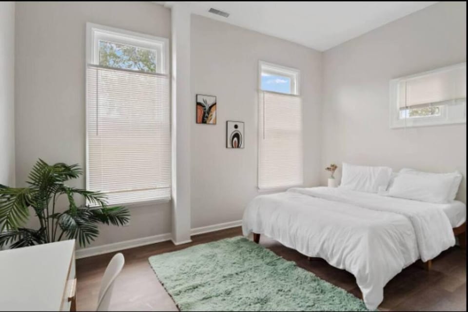 2 Units Combined - Historic 5BR - 2 Living - 2 Kitchens House in Indianapolis