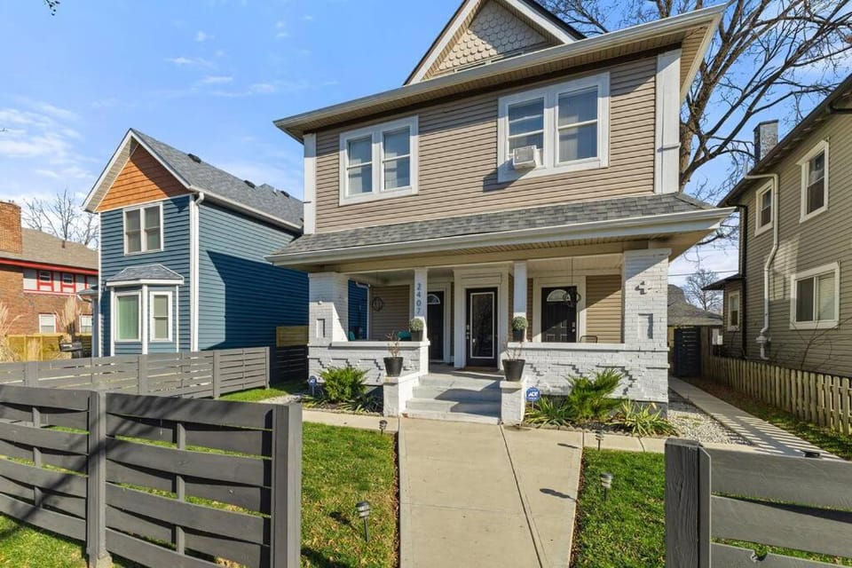 Beautiful 1Bedroom Apt - with Spacious Living Room Apartment in Indianapolis