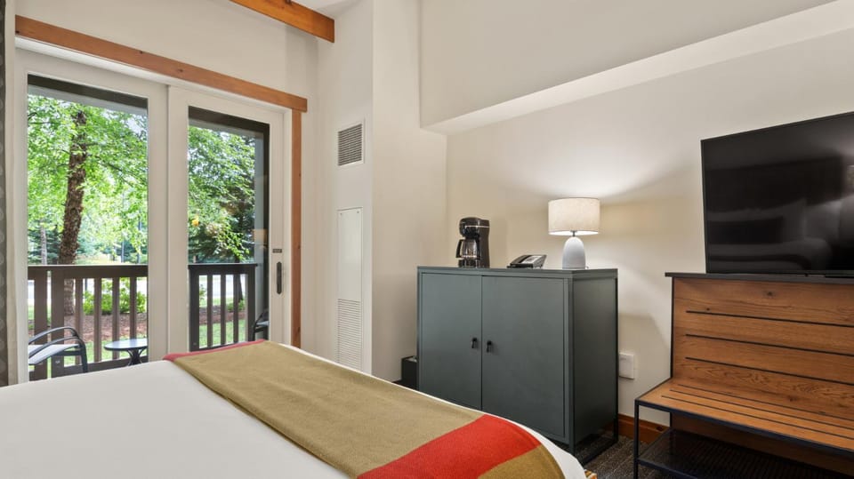 1122 Guest Room - Lodge At Spruce Peak - Stowe Mt Resort - Sleeps 4 Resort in Stowe