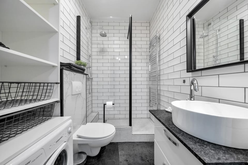 Shower, Toilet, Bathroom, towels