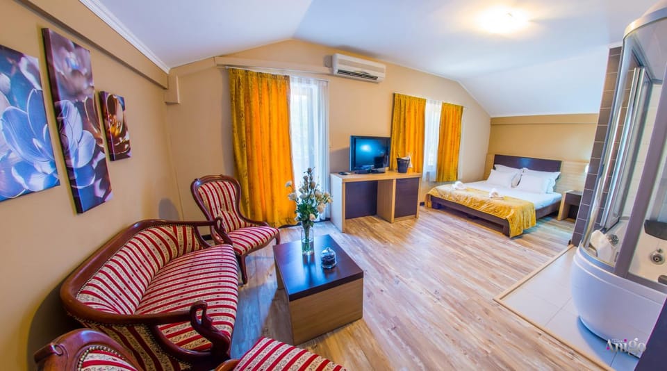 Bed, TV and multimedia, Seating area, Bedroom, air conditioner