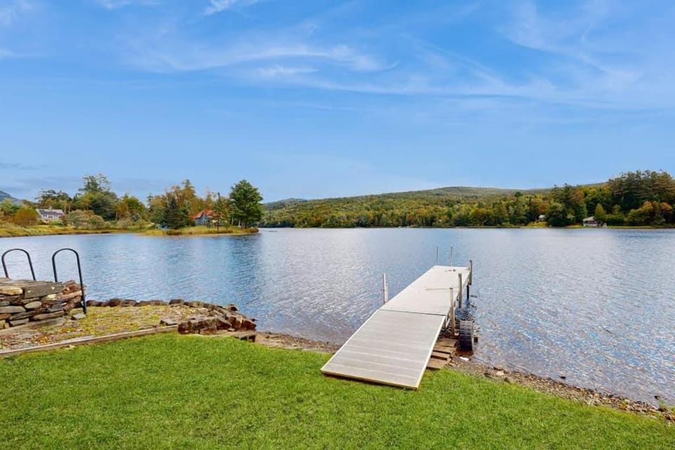 Serenity by the lake House in Orleans