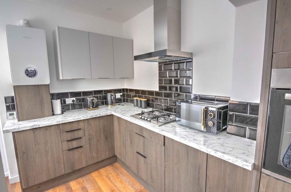 Coffee/tea facilities, Kitchen or kitchenette, oven, stove, toaster
