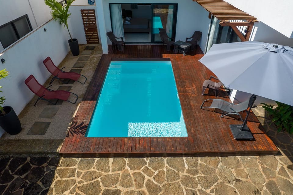 Property building, Swimming pool, Breakfast