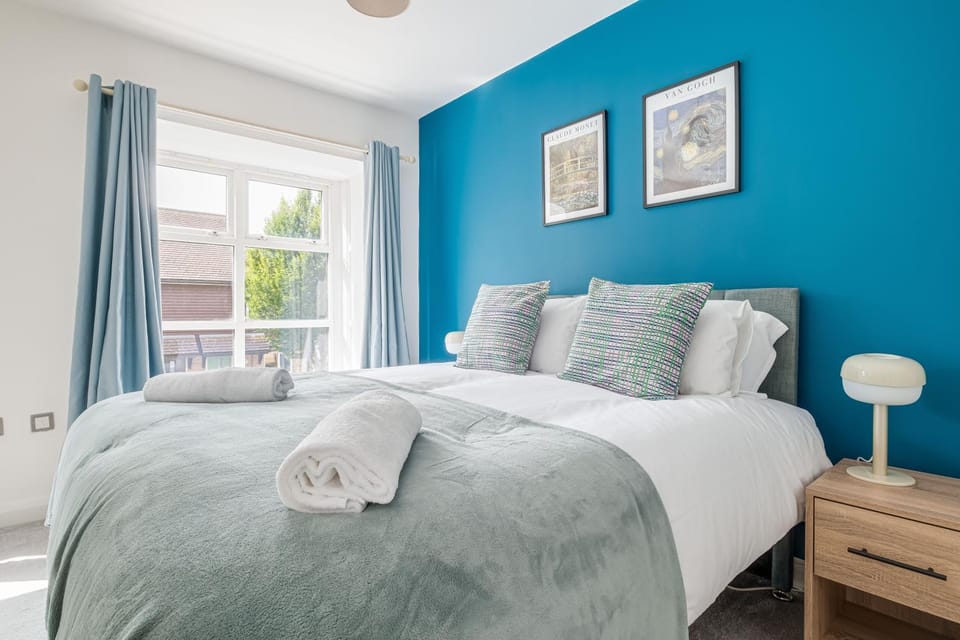 Spacious 4 Bedroom House With 2 Bathrooms & Parking Apartment in Aylesbury Vale