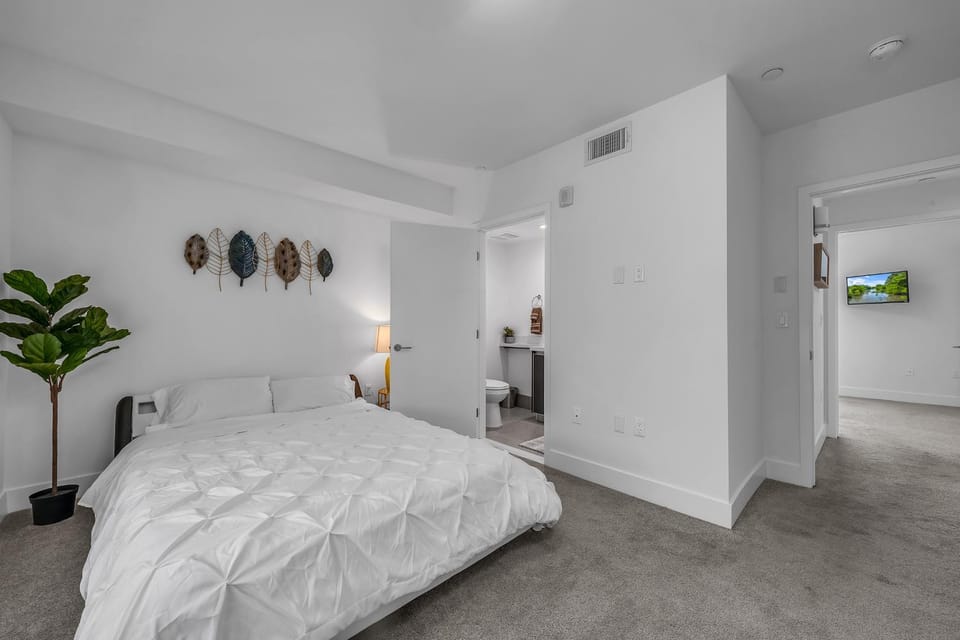 Amazing, Spacious Unit, Heart LA Apartment in Beverly Hills