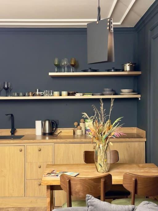 Coffee/tea facilities, Kitchen or kitchenette, Dining area