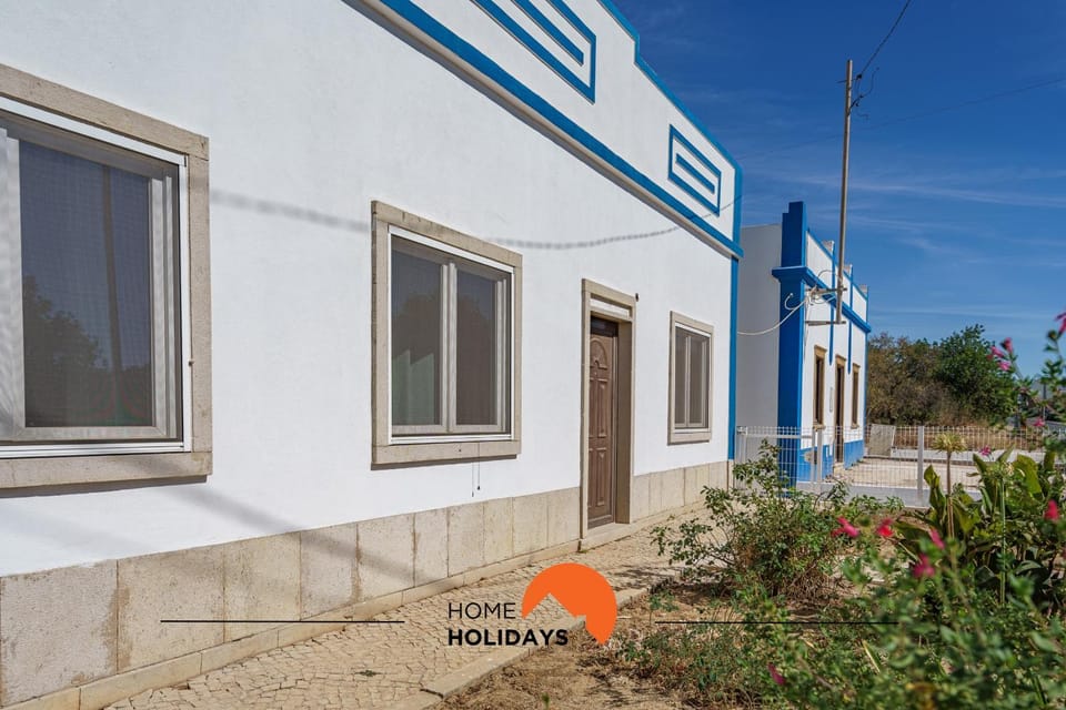Property building, Facade/entrance, Off site