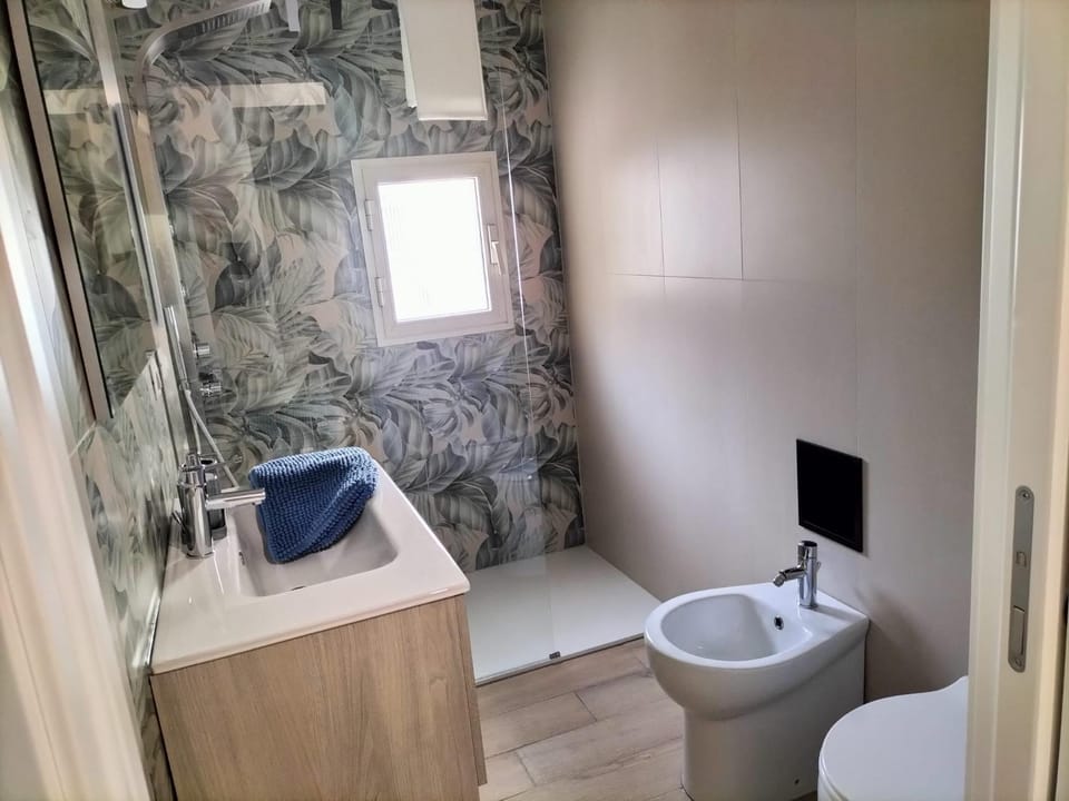 Bathroom, towels