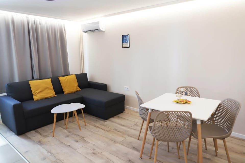 Living room, Seating area, Dining area