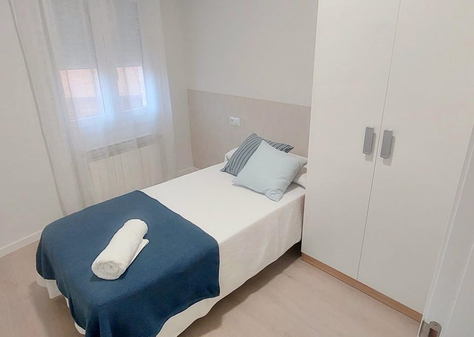 Bed, Photo of the whole room, Bedroom, wardrobe