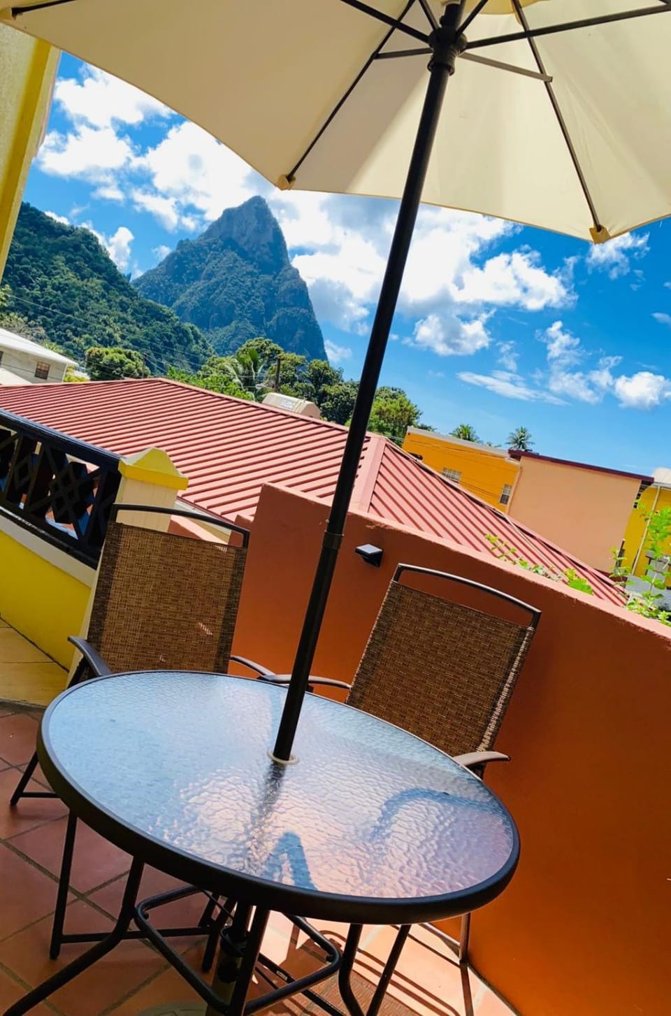 Apartment Soleil 2 mins Walk to Beach, Town and Soufriere Attractions Apartment in Caribbean