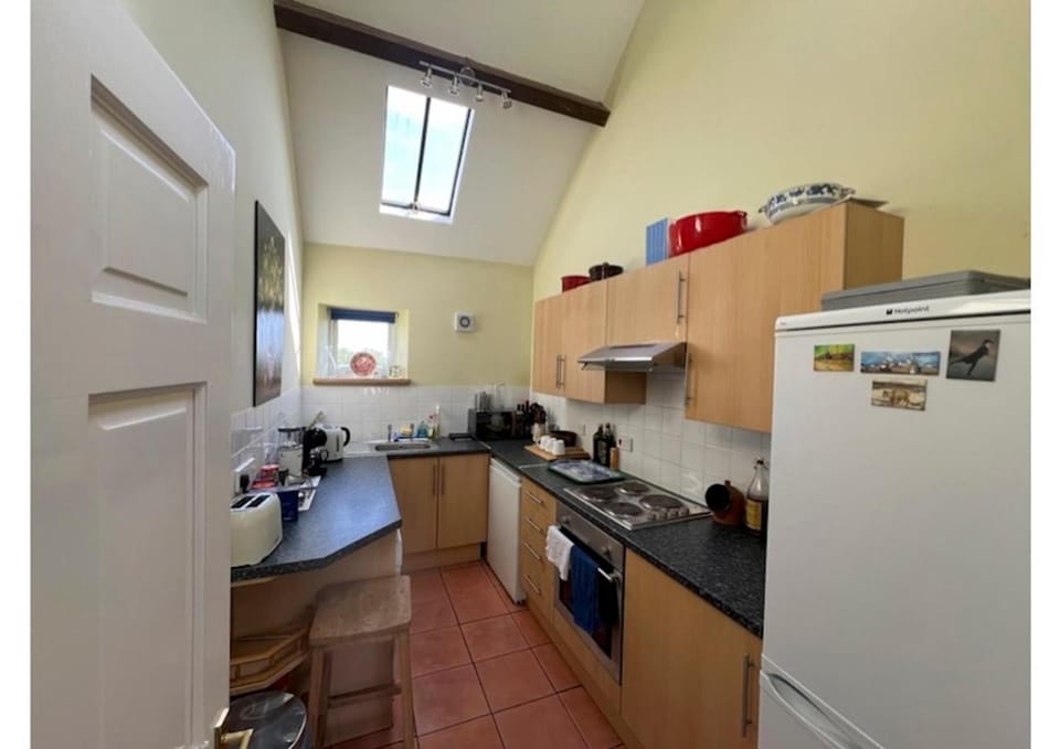 Kitchen or kitchenette, oven, kitchen