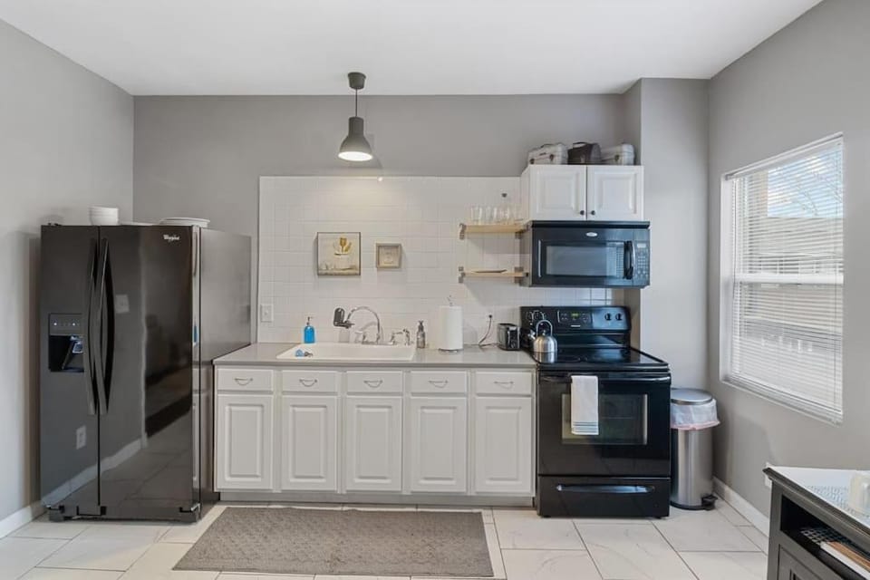 Convenient - Pet and Baby - Near Convention and Hospital Apartment in Meridian-Kessler