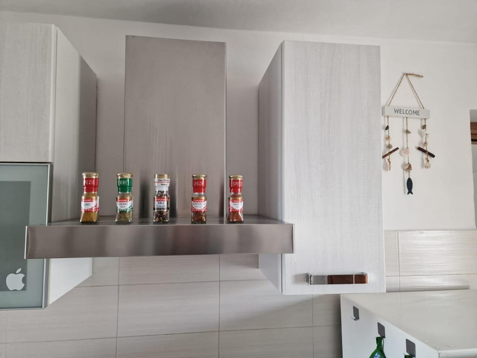 Kitchen or kitchenette, Food and drinks, Drinks