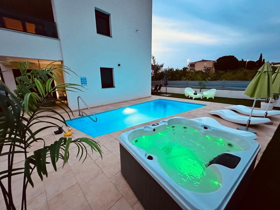 New exclusive apartment Green Horizon with garden, hot tub and private pool near the sea Apartment in Poreč