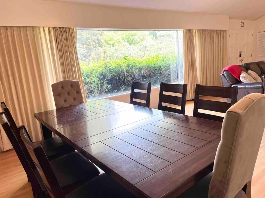 Central Area 8 BR House with AC, Parking House in Vancouver