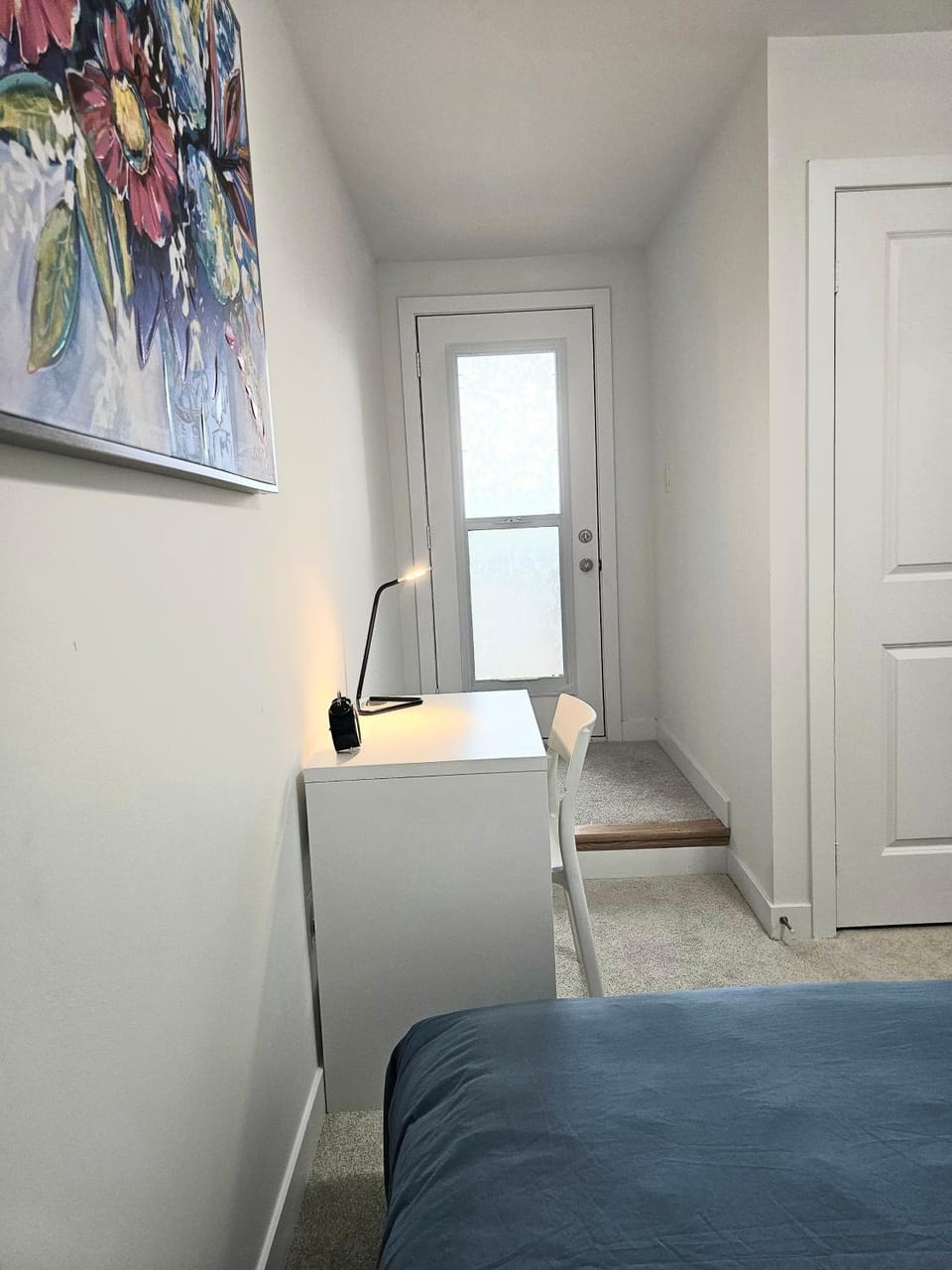 Bed, Seating area
