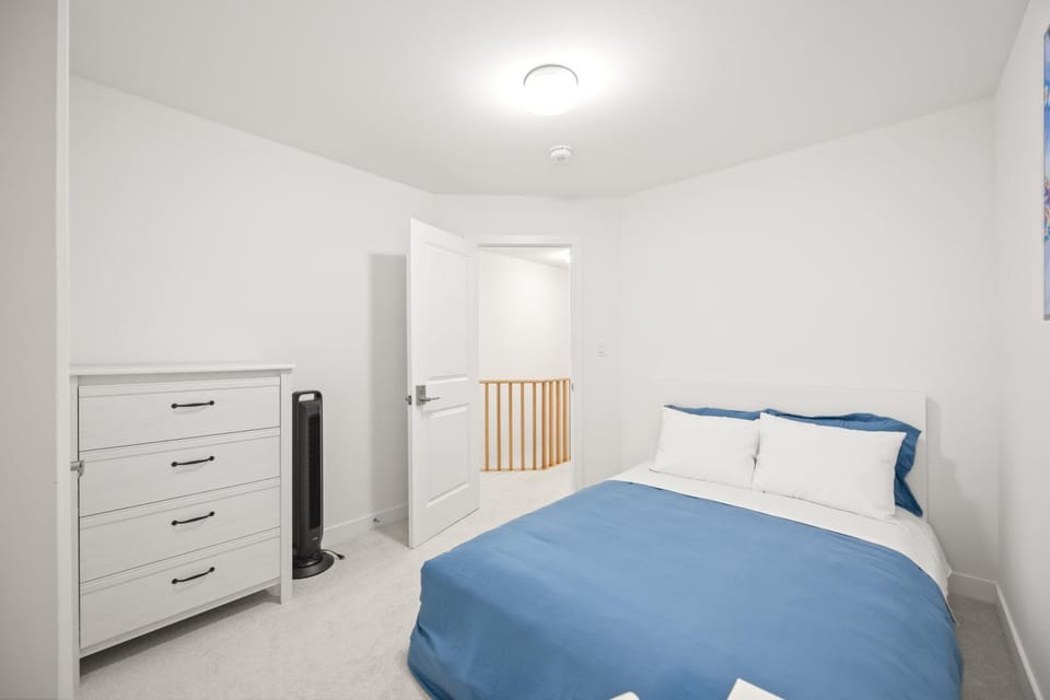Bed, wardrobe