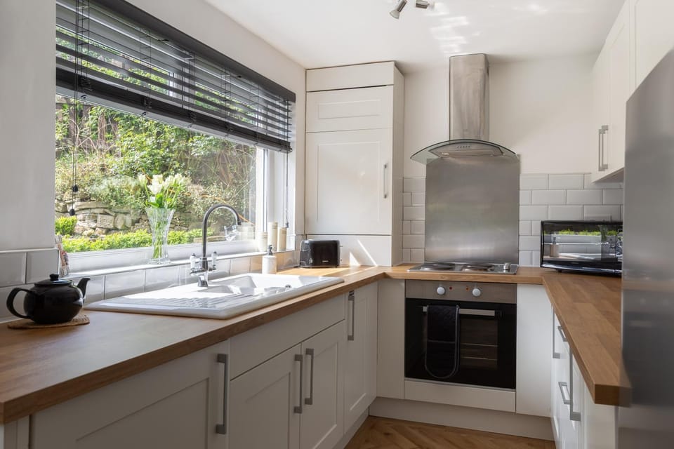 Kitchen or kitchenette, oven, toaster
