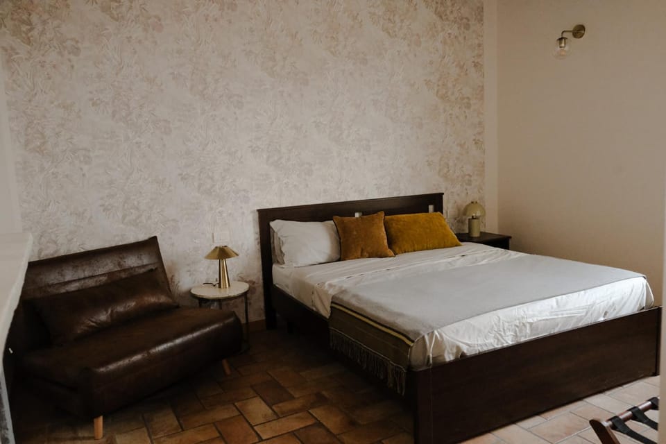 Photo of the whole room, Bedroom