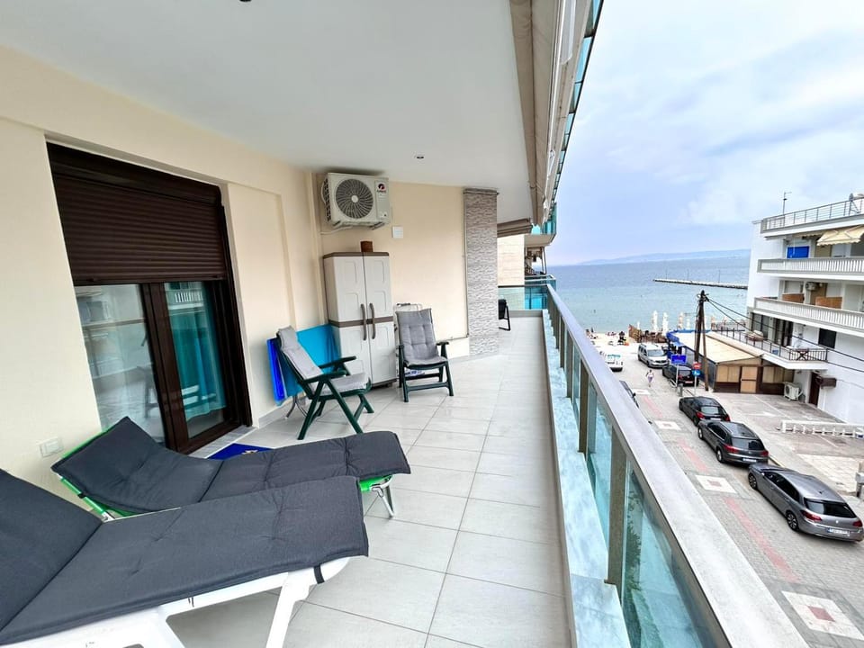 Balcony/Terrace, Seating area, Sea view, sunbed
