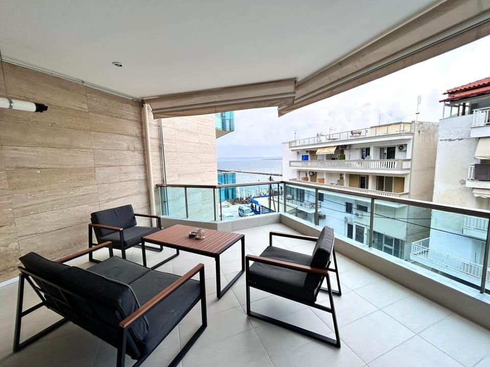 View (from property/room), Balcony/Terrace, Seating area
