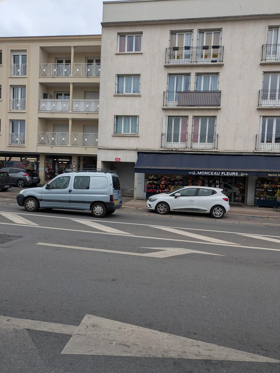 Property building, Street view, Location, Parking